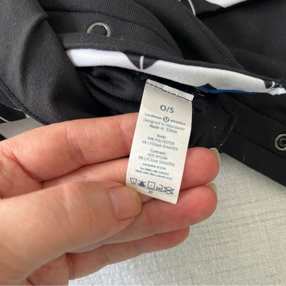 Lululemon Vinyasa Scarf *Luon Light Arrow Chevron White Black / Black - Picture 7 of 9